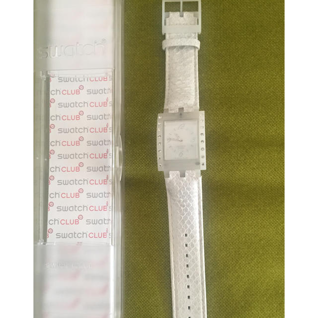 swatch(スウォッチ)のSWATCH♡蛇革時計 レディースのファッション小物(腕時計)の商品写真