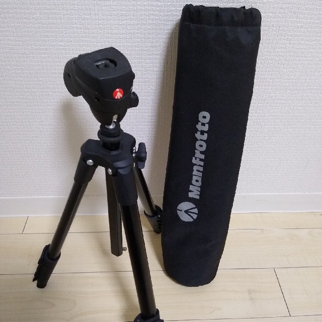 Manfrotto(マンフロット)のCOMPACTアクション三脚 　

 スマホ/家電/カメラのカメラ(ビデオカメラ)の商品写真