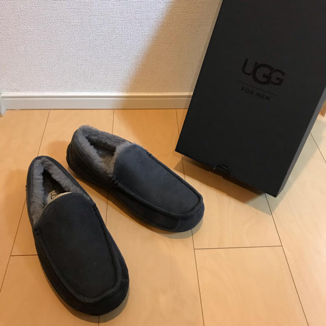 UGG(アグ)のugg モカシン　新品未使用 メンズの靴/シューズ(スリッポン/モカシン)の商品写真