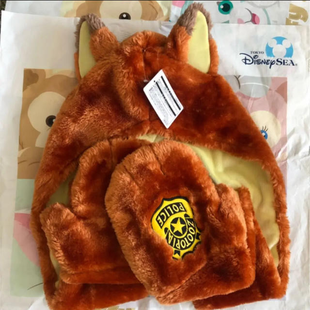 Disney(ディズニー)の大人気♡ 新品　ニック マフラー 手袋付き ディズニーリゾート レディースのファッション小物(マフラー/ショール)の商品写真