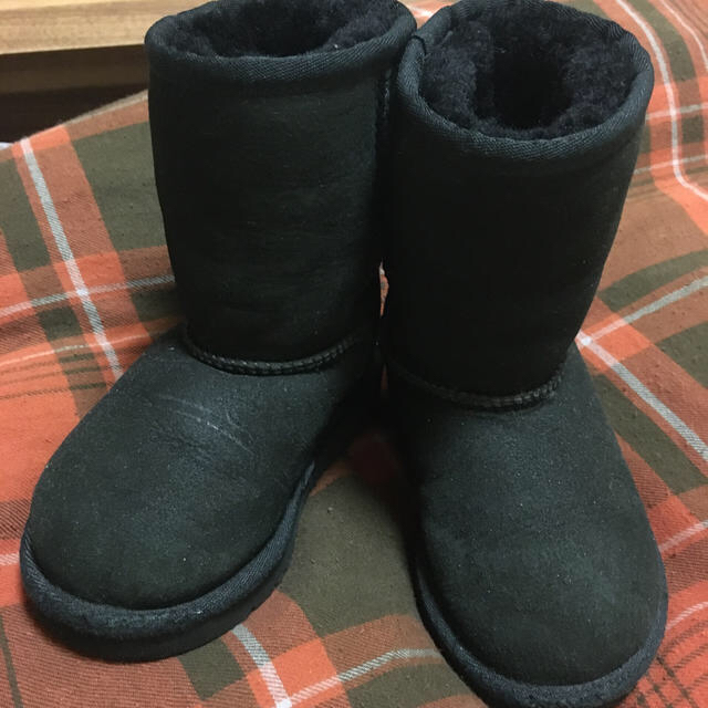 UGG(アグ)のこう様☆専用UGGキッズムートン キッズ/ベビー/マタニティのキッズ靴/シューズ(15cm~)(ブーツ)の商品写真