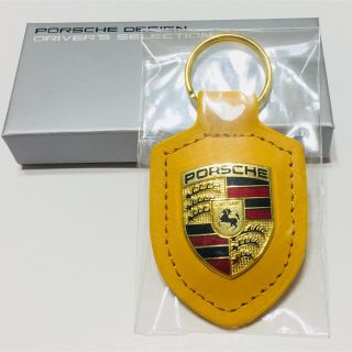 ポルシェデザイン(Porsche Design)の｛新品｝ポルシェ クレストキーホルダー スピードイエロー　ラスト１‼️(キーホルダー)