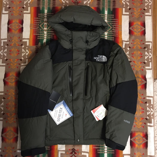 THE NORTH FACE(ザノースフェイス)の19 新品 未使用 ノースフェイス バルトロライト ジャケット M ニュートープ メンズのジャケット/アウター(ダウンジャケット)の商品写真