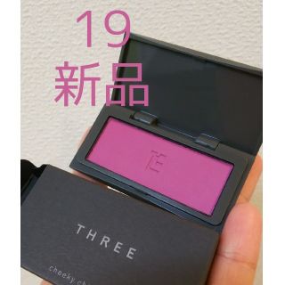 スリー(THREE)の【新品】ベスコス☆19 THREE チーキーシーク ブラッシュ(チーク)