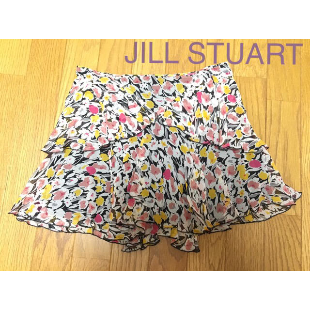 JILLSTUART(ジルスチュアート)の定価17000円程【美品】【シルク】ジルスチュアート フラワーシルクスカート♡黒 レディースのスカート(ミニスカート)の商品写真