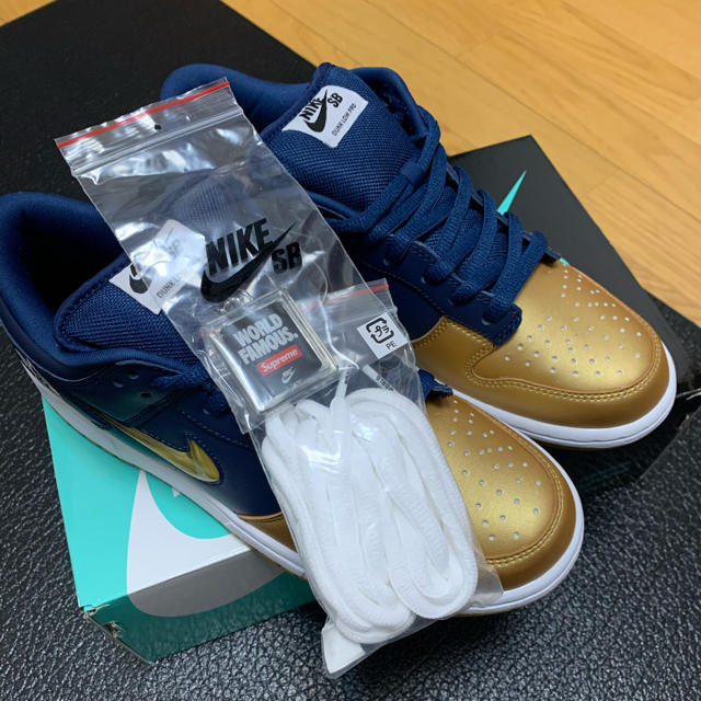 Supreme(シュプリーム)のNIKE DUNK LOW シュプリーム   メンズの靴/シューズ(スニーカー)の商品写真