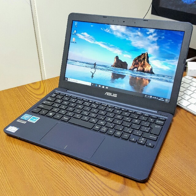 薄型軽量 ASUS E200H MS office付