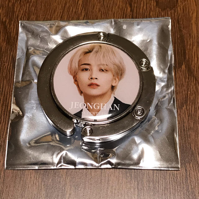 SEVENTEEN  JEONGHAN 限定ノベルティ(バックハンガー) エンタメ/ホビーのCD(K-POP/アジア)の商品写真