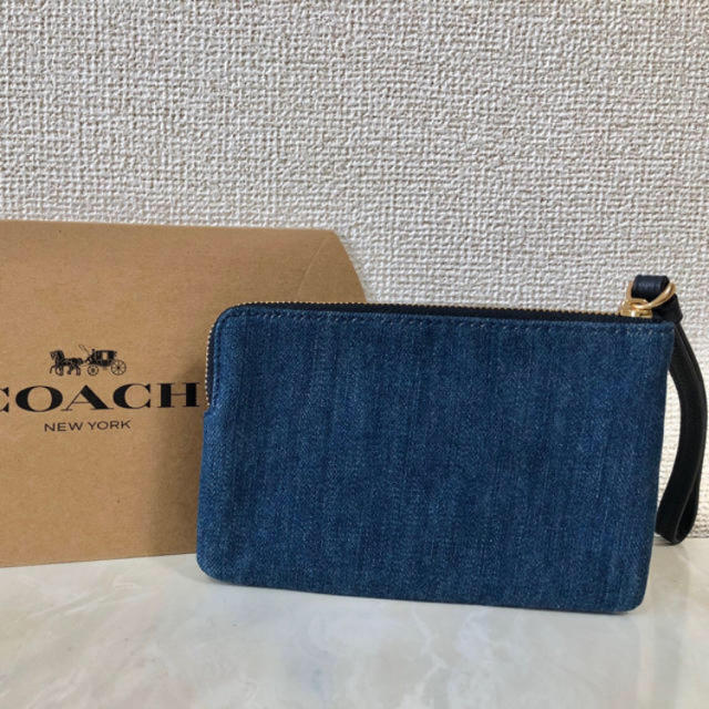 COACH(コーチ)の新品  コーチ  リストレットポーチ　デニム レディースのファッション小物(ポーチ)の商品写真