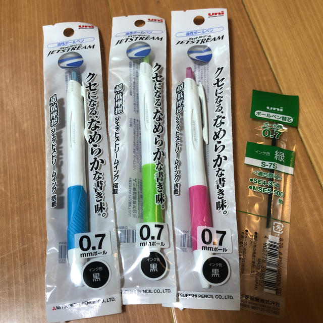 三菱鉛筆(ミツビシエンピツ)の❤︎新品❤︎三菱　uni ジェットストリーム　ボールペン　黒3本セット インテリア/住まい/日用品の文房具(ペン/マーカー)の商品写真