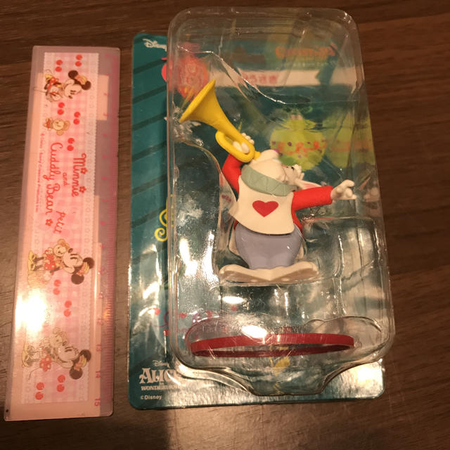 Disney(ディズニー)の新品　未使用　白うさぎ　キーホルダー　アリス　クリスマスオーナメントくじ エンタメ/ホビーのおもちゃ/ぬいぐるみ(キャラクターグッズ)の商品写真