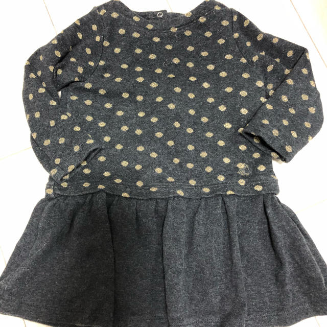 PETIT BATEAU(プチバトー)のプチバトー　ゴールドドッドワンピース　74 キッズ/ベビー/マタニティのベビー服(~85cm)(ワンピース)の商品写真