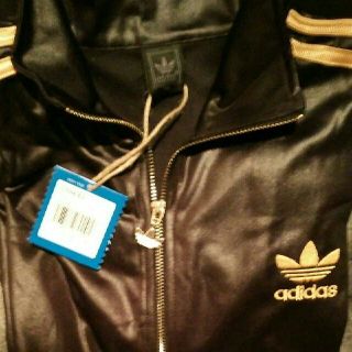 アディダス(adidas)のアディダス訳有りレザー調光沢コーティング新品2XL  (ジャージ)