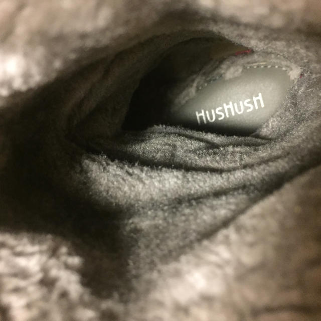 HusHush(ハッシュアッシュ)の中古美品◎hushushムートンブーツ17cmスタッズ&リボン黒 キッズ/ベビー/マタニティのキッズ靴/シューズ(15cm~)(ブーツ)の商品写真