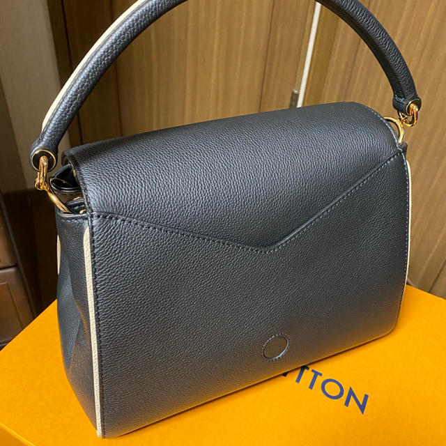 LOUIS VUITTON. ドゥブルVカーフレザーライニング