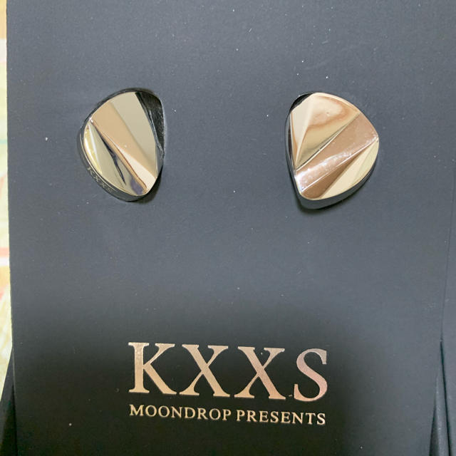 水月雨 高音質イヤホンの通販 by ケイサンクス's shop｜ラクマ moondrop KXXS 定番超特価