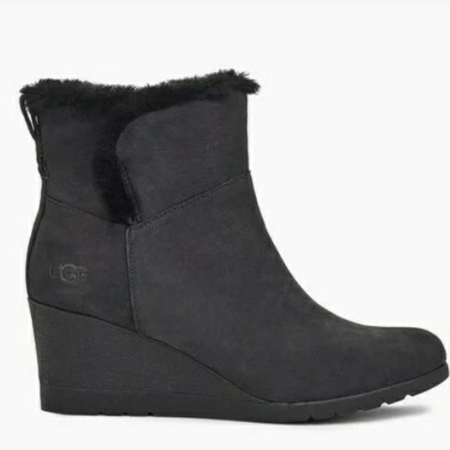 UGG(アグ)の新品★UGG DEVORAH アグ デヴォラ ブーツ 24cm 黒 ブラック レディースの靴/シューズ(ブーツ)の商品写真