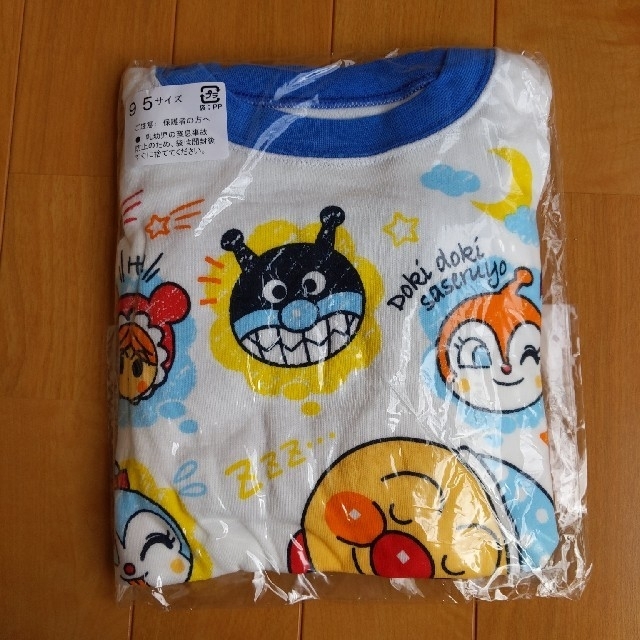 アンパンマン(アンパンマン)の★たん様専用★*値下げ＆おまけ付*アンパンマン長袖パジャマ キッズ/ベビー/マタニティのキッズ服男の子用(90cm~)(パジャマ)の商品写真