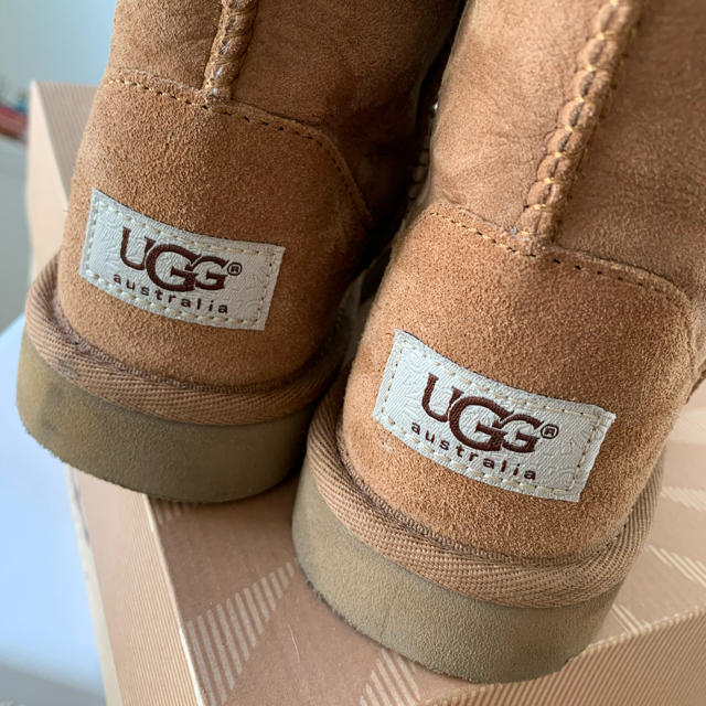 UGG(アグ)のUGG キッズブーツ キッズ/ベビー/マタニティのキッズ靴/シューズ(15cm~)(ブーツ)の商品写真