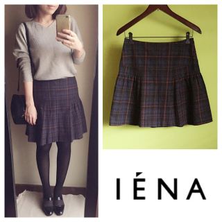 イエナ(IENA)のタータン チェック ネイビー 着画(ひざ丈スカート)