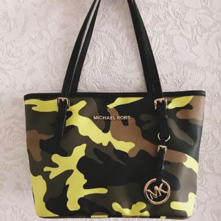 マイケルコース(Michael Kors) 迷彩 トートバッグ(レディース)の通販 7 ...