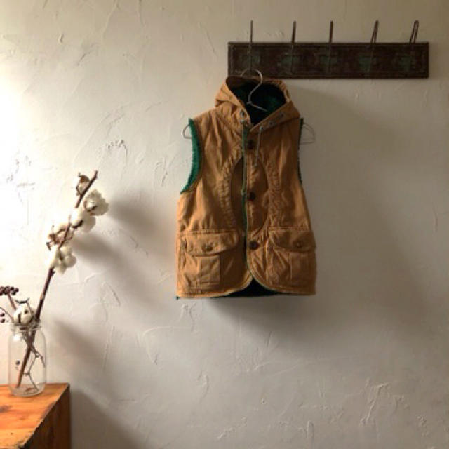 DENIM DUNGAREE(デニムダンガリー)のデニム&ダンガリー ：リバーシブルフードベスト　130(120〜) キッズ/ベビー/マタニティのキッズ服男の子用(90cm~)(ジャケット/上着)の商品写真