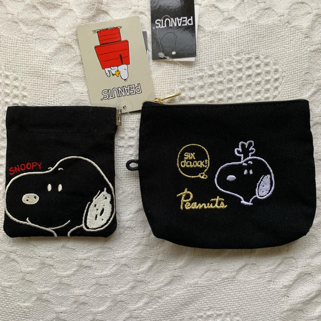 SNOOPY(スヌーピー)の《新品 タグ付き》スヌーピー ティッシュポーチ＆バネポーチ   2点セット 刺繍 レディースのファッション小物(ポーチ)の商品写真