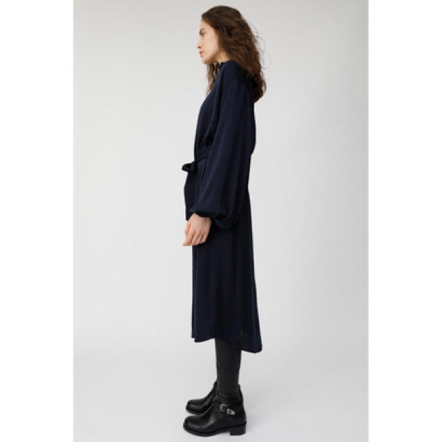 moussy(マウジー)のmoussy SATINSHIRTLONGDRESS アイボリー レディースのワンピース(ロングワンピース/マキシワンピース)の商品写真