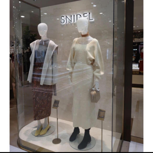 SNIDEL(スナイデル)のSNIDEL ショースキン ニット ワンピース レディースのワンピース(ロングワンピース/マキシワンピース)の商品写真