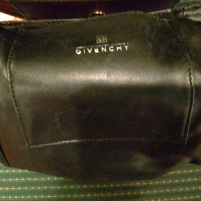 GIVENCHY(ジバンシィ)のmonch様専用　ジバンシィのショルダーバッグ レディースのバッグ(ショルダーバッグ)の商品写真