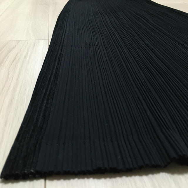 ISSEY MIYAKE(イッセイミヤケ)のイッセイミヤケ　スカート　ブラック レディースのスカート(ロングスカート)の商品写真