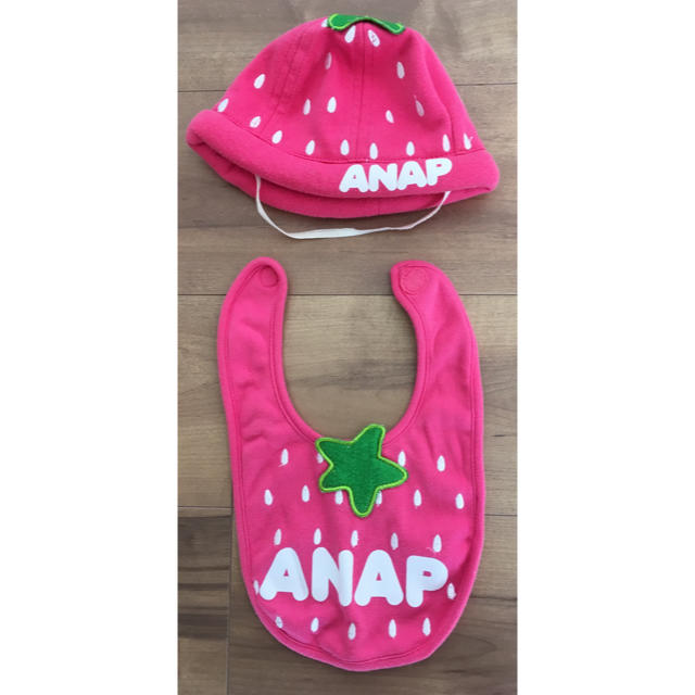 ANAP Kids(アナップキッズ)のANAP いちご スタイ 帽子 ベビー 値下げ中 キッズ/ベビー/マタニティのこども用ファッション小物(帽子)の商品写真