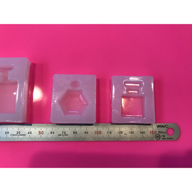 鏡面香水瓶モールド3種類セット  パフュームボトル型　シリコンモールド　レジン型 ハンドメイドの素材/材料(その他)の商品写真
