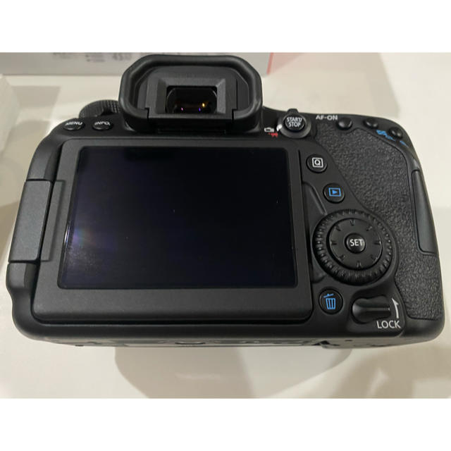 【美品】Canon EOS 80D(W) ボディ　標準ズーム＋マクロレンズセット