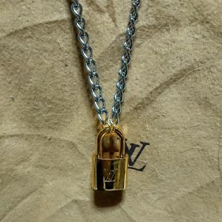 ルイヴィトン(LOUIS VUITTON)のルイヴィトン ゴールド南京錠 ネックレス(ネックレス)