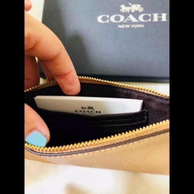 COACH(コーチ)の完売品★【正規品】コーチ　ゴールド　星　ポーチ レディースのファッション小物(ポーチ)の商品写真