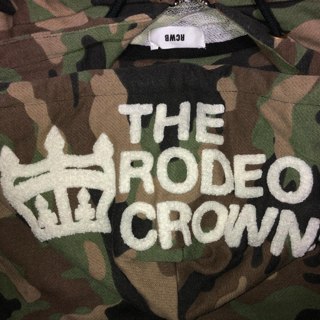 RODEO CROWNS WIDE BOWL(ロデオクラウンズワイドボウル)のロデオ パーカー 迷彩 新品 レディースのトップス(パーカー)の商品写真