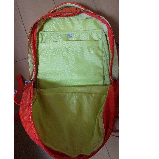 Osprey(オスプレイ)の【美品】オスプレイリュック ２５L レディースのバッグ(リュック/バックパック)の商品写真