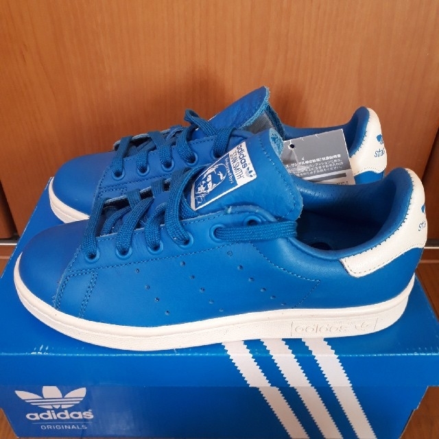 adidas(アディダス)の【新品・タグ付き】STAN SMITH 22cm レディースの靴/シューズ(スニーカー)の商品写真