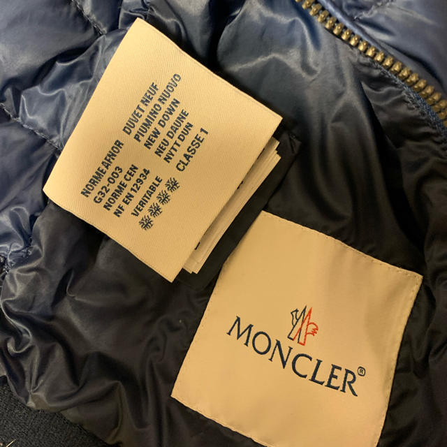 MONCLER(モンクレール)のモンクレール2歳から3歳サイズ感85センチ♡ベビー未使用に近い キッズ/ベビー/マタニティのベビー服(~85cm)(ジャケット/コート)の商品写真