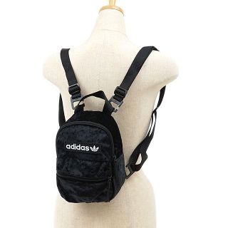 アディダス(adidas)の黒　ベルベット　ミニリュック  (リュック/バックパック)