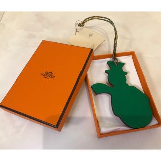 エルメス(Hermes)の（新品未使用）HERMES バッグチャーム 雪だるま／グリーン・レッド(チャーム)