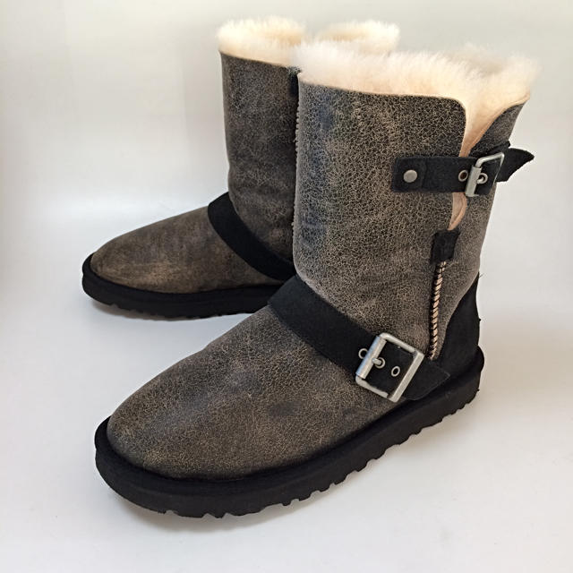 通信販売】 UGG - レアUGGアグ ムートン レザーエンジニアブーツ 23.5