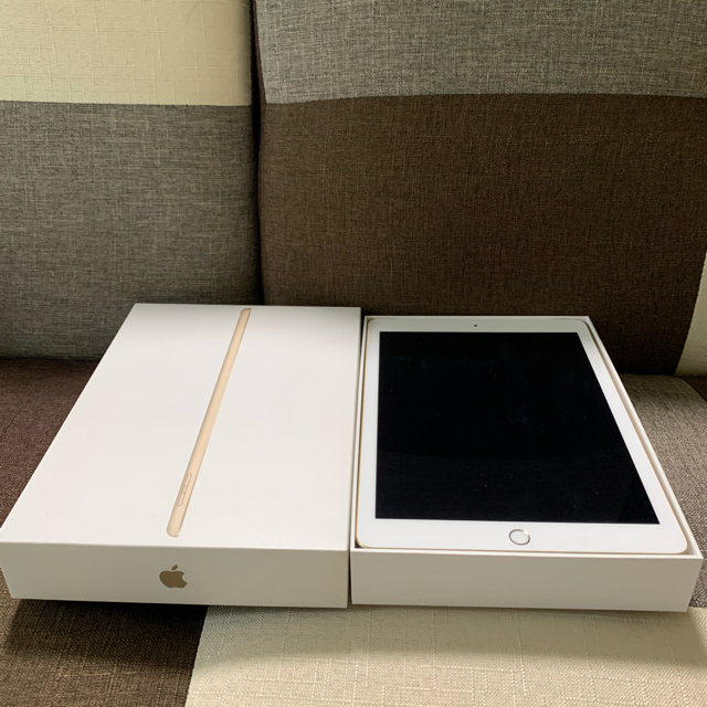 iPad(アイパッド)のiPad第五世代Cellerモデル スマホ/家電/カメラのPC/タブレット(タブレット)の商品写真