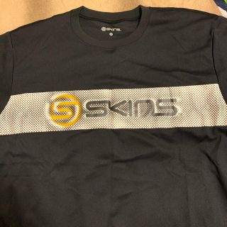 スキンズ(SKINS)のスキンズ　tシャツ(ウェア)