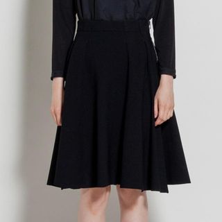 ランバンオンブルー(LANVIN en Bleu)のランバンオンブルー フレアスカート きれいなシルエット ブラック(ひざ丈スカート)