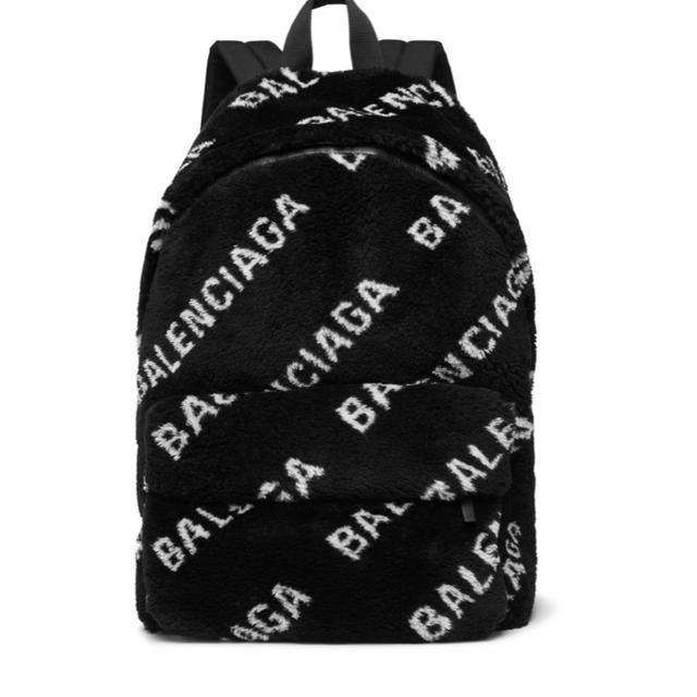 価格は安く Balenciaga フェイク ファー バックパック balenciaga