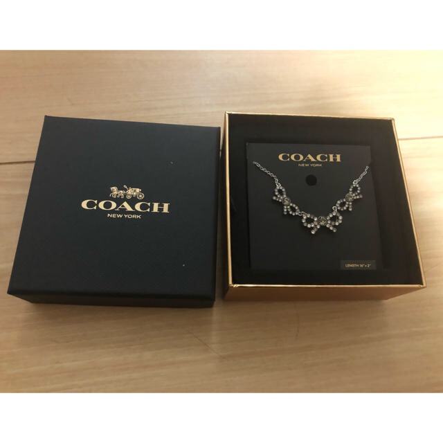 COACH - コーチ ネックレス リボン ギフトボックス付きの通販 by COACH - コーチ ネックレス リボン ギフトボックス付きの通販 by
