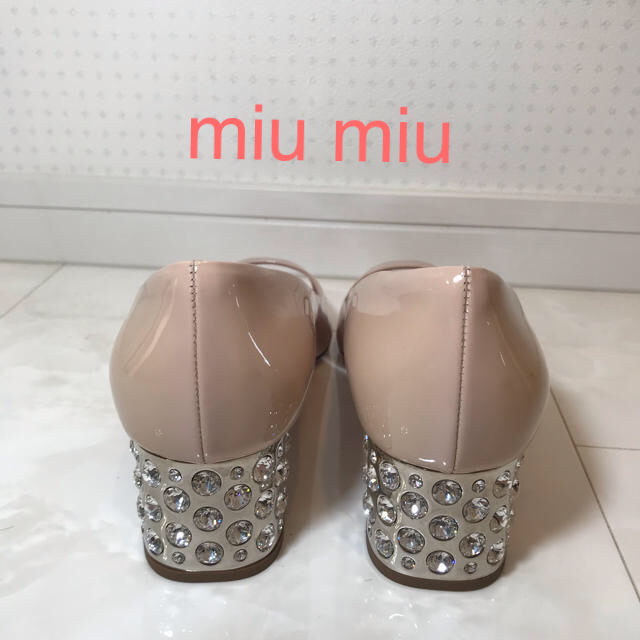 （美品）miumiu パテントオープントゥ　ビジューヒールパンプス