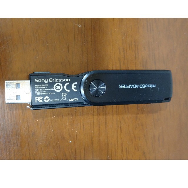 SONY(ソニー)のSony Ericsson microSD リーダライタ USBスティックタイプ スマホ/家電/カメラのPC/タブレット(PC周辺機器)の商品写真